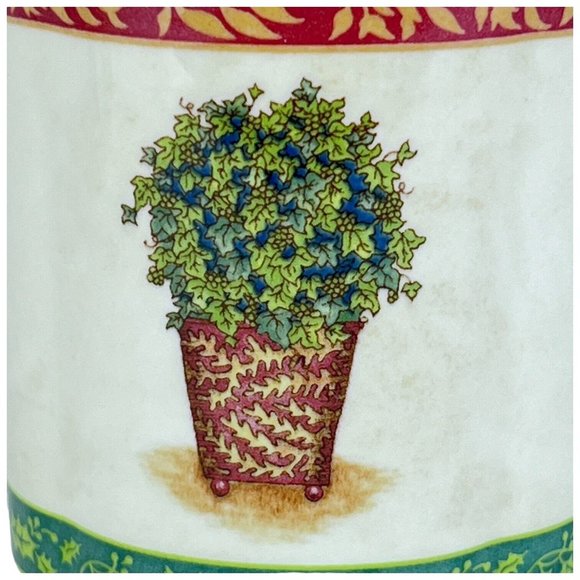 Villeroy & Boch Festive Memories Mug Topiary House And Garden Collection Holly - Picture 2 of 8